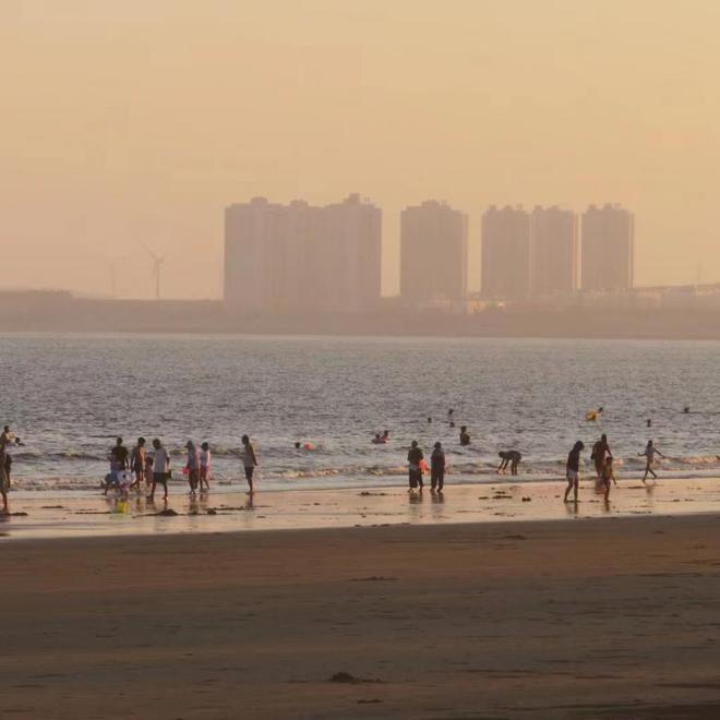 男子九万拍下一元海景房遭遇失望，期待的海洋景观与现实落差揭秘