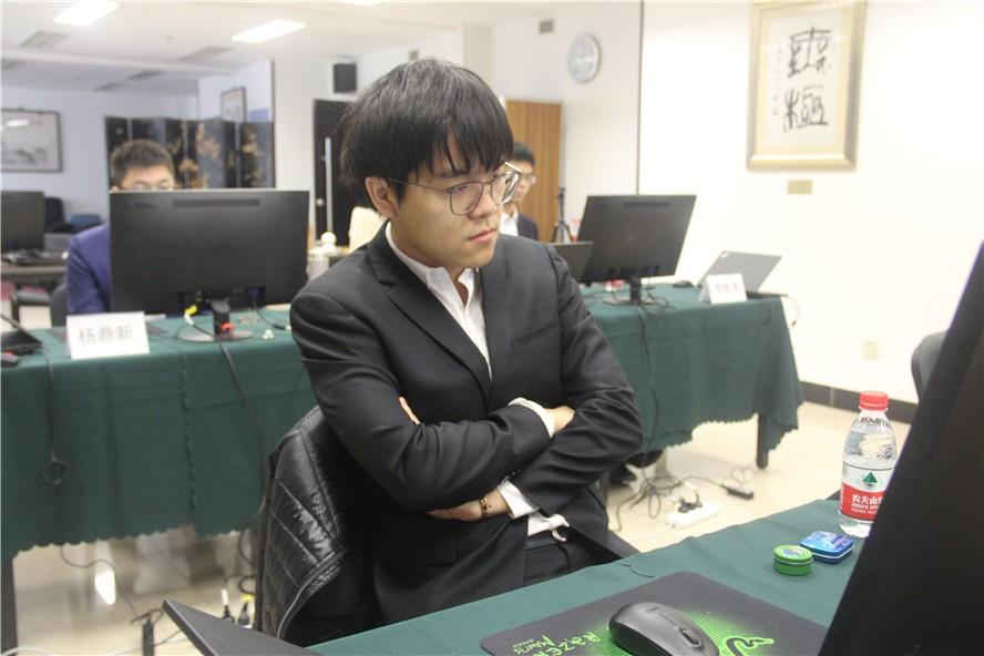 韩国棋迷热议李轩豪胜申真谞