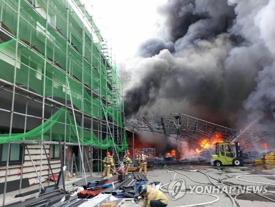 韩国大妈目击客机起火爆炸，生死瞬间的惊魂经历