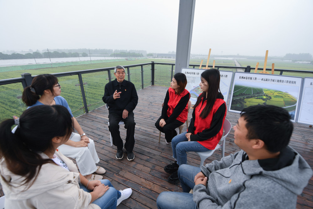 杭州学校倾听民意，松鼠友谊之桥落成记