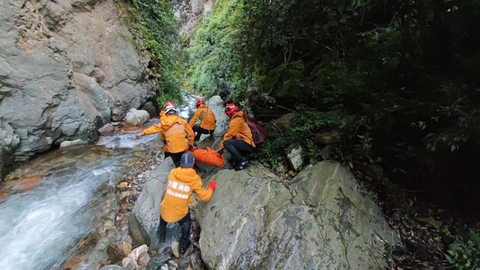 登山失联男子面临截肢风险，生命顽强与残酷现实的较量