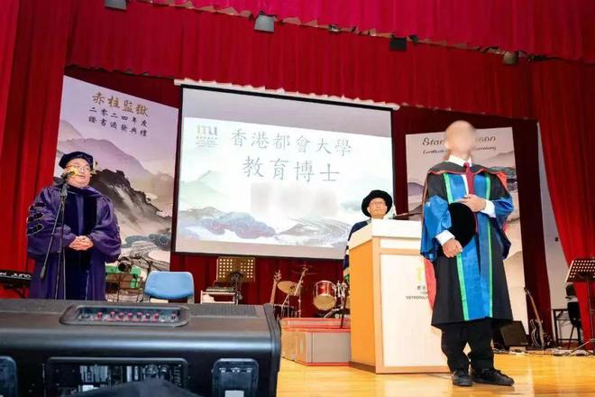 狱中苦读成就辉煌，男子逆境中获博士学位