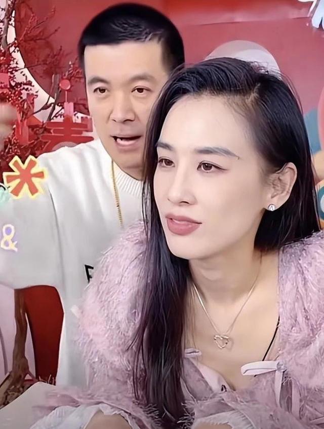 杨子直播求婚黄圣依，数字时代的爱情浪漫交汇