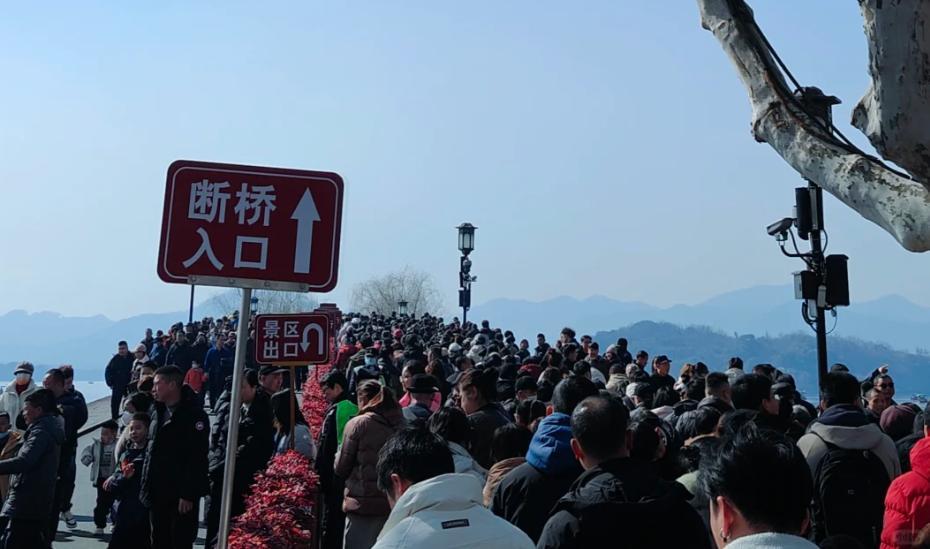 多地景区售罄约满限流，旅游行业的应对策略与前景展望