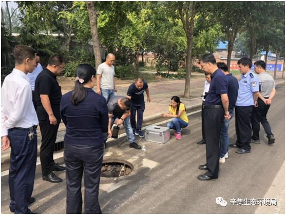 熟食区店员不当行为曝光，711便利店回应事件