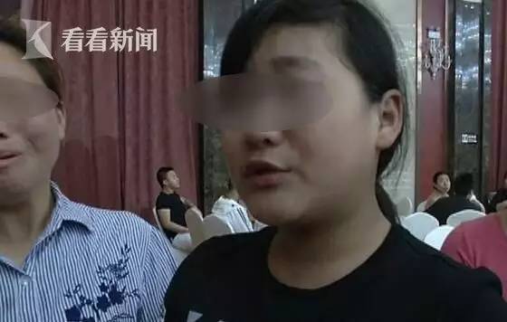 男子为骗钱雇群演假扮豪门父母